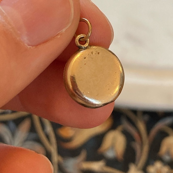 Antique Victorian Starburst Gold-Filled Locket by Carver, Qvarnstrom & Remington - Picture 5 of 11